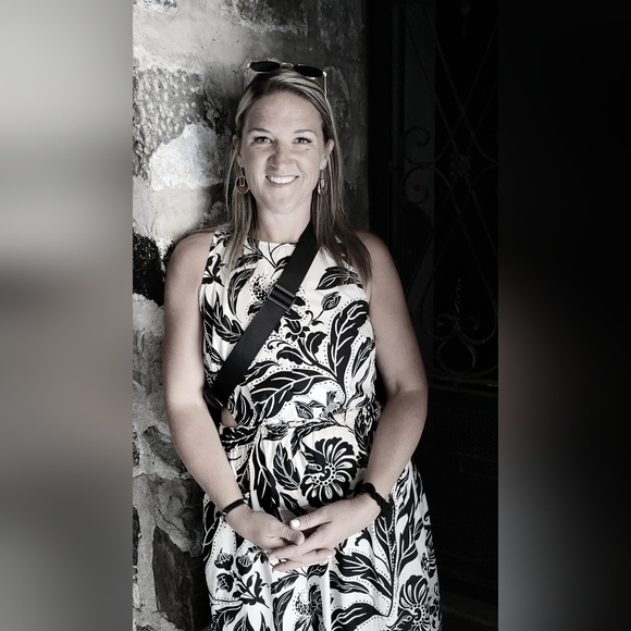 Meet your Posher, HappyGoLindsey - Picture 5 of 7